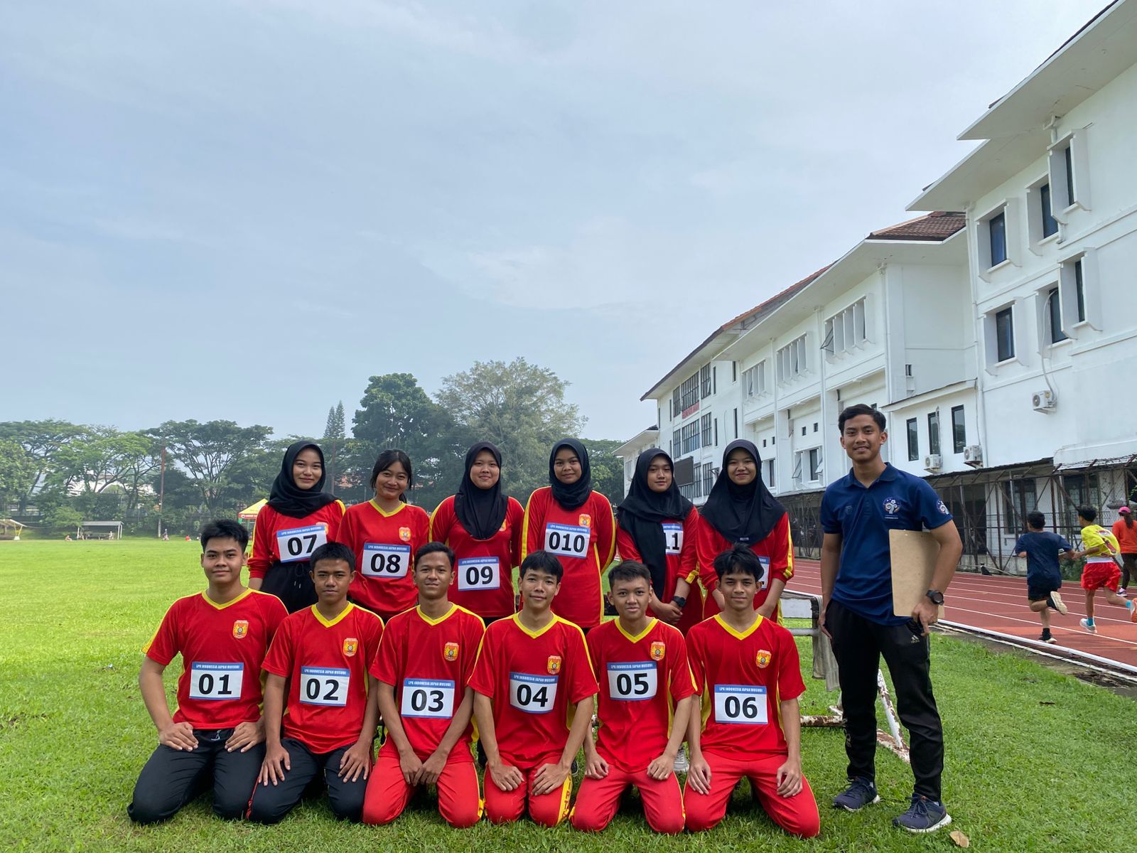 Tes fisik di lapangan