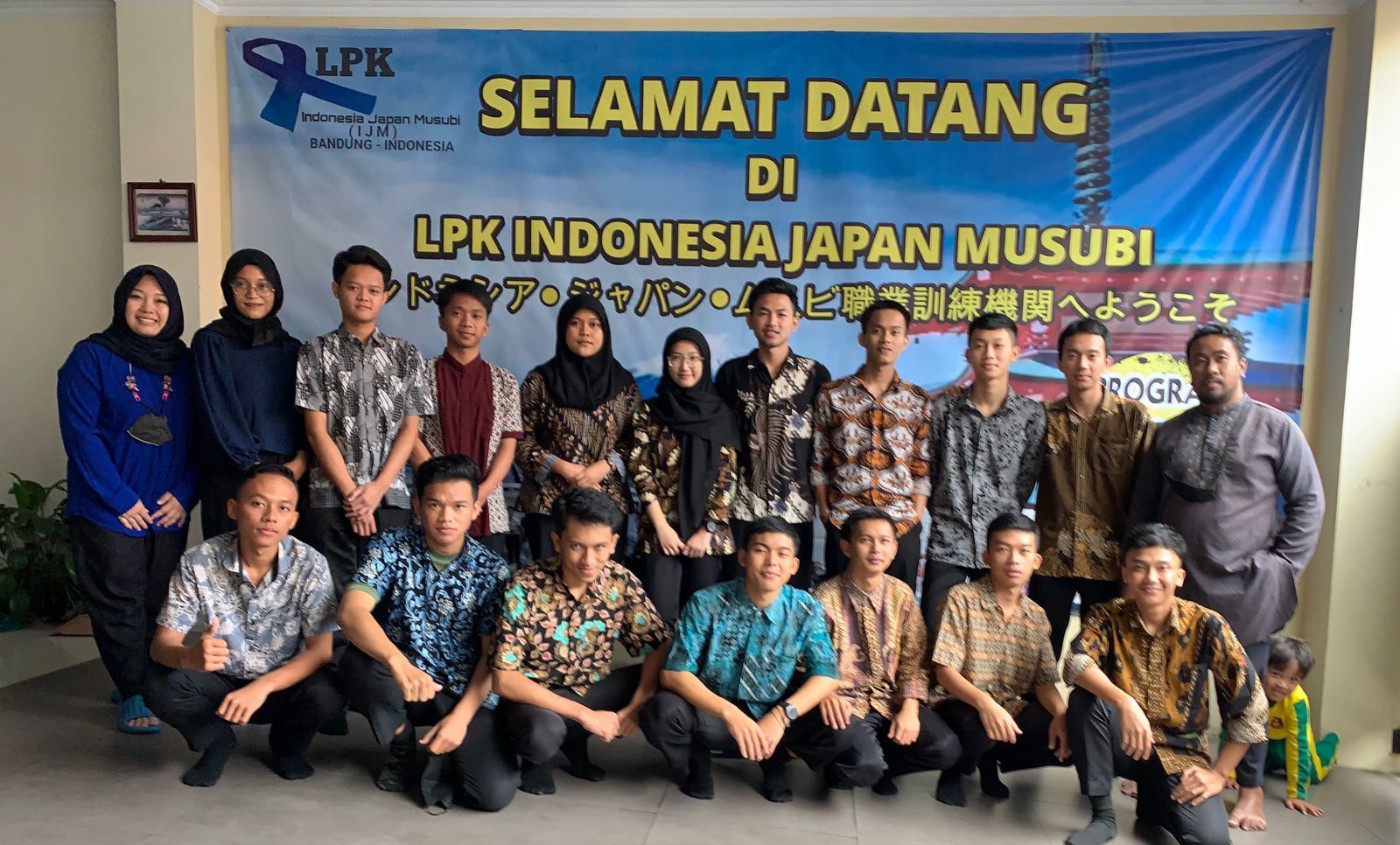 Peserta dan staf di kantor LPK IJM, Bandung